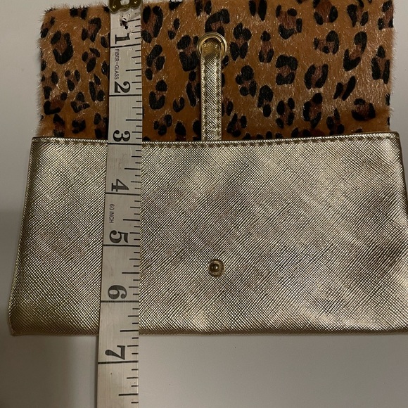 Make up bag bundle of 2- leopard print w/hot pink peace sign, gold cheetah print - Picture 12 of 12